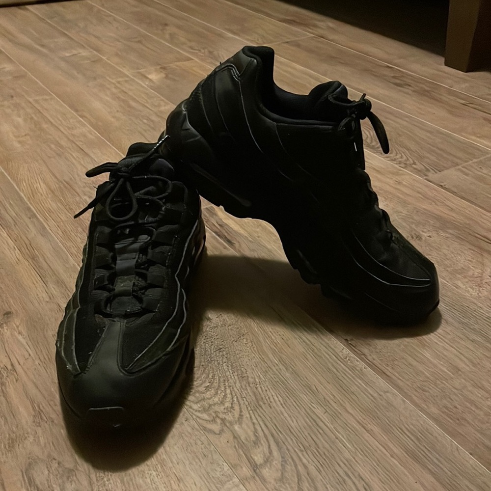 Nike Air Max Shoes - Picture 1 of 7